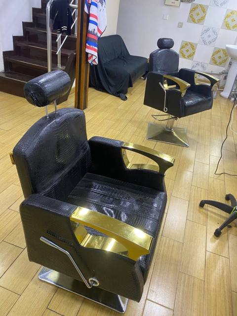 Salon baglandigi ucun satilir 2eded kreslodu biri 250 azn satilir — Баку