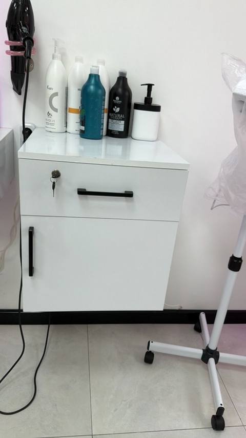Ağ rəngli, kompakt ölçülü saxlama dolabı. Model bir çekmecə və bir — 40 ₼ · Khirdalan · Ofis mebeli Ağ rəngli, kompakt ölçülü saxlama dolabı. Model bir çekmecə və bir — Khirdalan