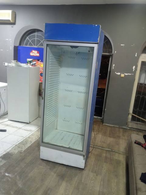 Vitrin tipli şüşə qapılı soyuducu - Tək qapılı, şaquli vitrin — 250 ₼ · Баку · Soyuq vitrini Vitrin tipli şüşə qapılı soyuducu - Tək qapılı, şaquli vitrin — Баку