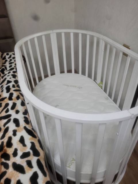 Oval formalı beşik + döşək - Rəng: ağ - Material: ağac/laminat — 70 ₼ · Дигях · Bəşikləri Oval formalı beşik + döşək - Rəng: ağ - Material: ağac/laminat — Дигях
