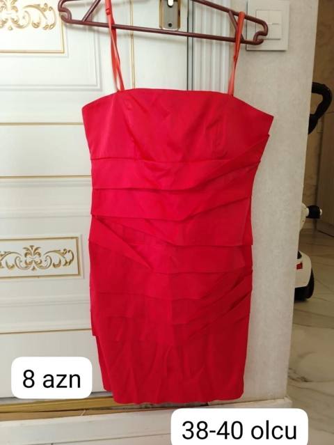 Qırmızı kokteyl donu: incə askılı, bədənə oturan kəsim, ön hissədə — 8 ₼ · Баку · Axşam paltarları Qırmızı kokteyl donu: incə askılı, bədənə oturan kəsim, ön hissədə — Баку