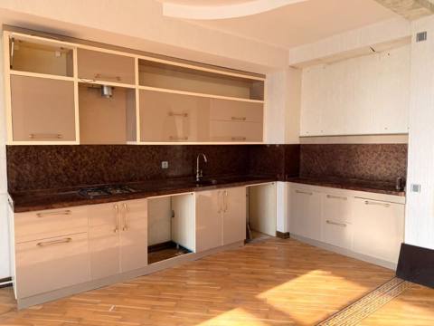 Metbex mebeli. 350azn. ölcü 6.15sm. üzerı tökme mermer üzerınde moyka — ავეჯი