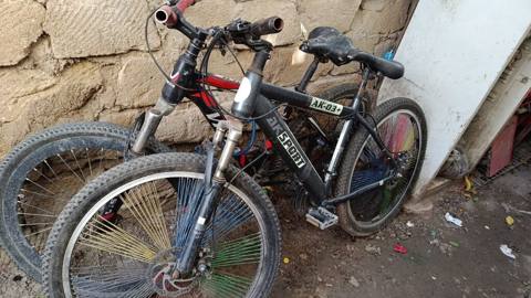 Velosipedler ikiside satılır arxadakı 40 azn ondeki 100 azn — Товарлар