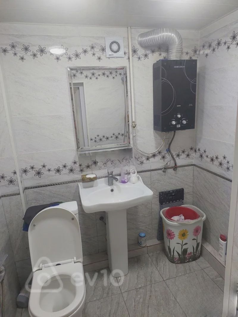 For sale: 2-room apartment (old building), 50 m² — Mənzil, Bakı (7)