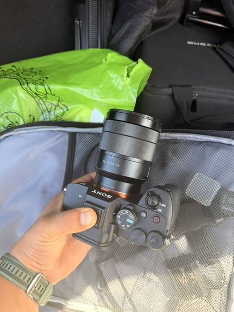 Sony Alpha seriyalı tam kadr güzgüsüz fotoaparat + Sony FE 24–70mm f/4 — Баку