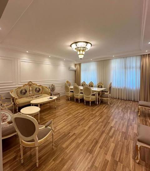 6-cı mikrorayon, 3 otaqlı, Yeni tikili, m. Nəsimi, 127 kv. m — 310 000 ₼ · 3 бөлме · 127 m² · 8/17 қабат · Баку, Binəqədi · Mənzil 6-cı mikrorayon, 3 otaqlı, Yeni tikili, m. Nəsimi, 127 kv. m — Баку