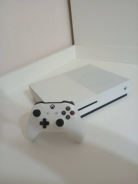Real alıcıya endirim olacaq Xbox One S 500 GB + Orijinal Qeympad + — Baku