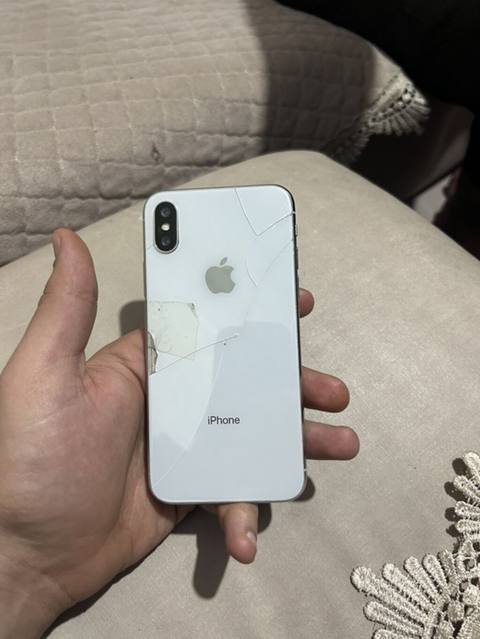 IPhone X, Ağ, Qırıq — 60 ₼ · Baku · Apple iPhone IPhone X, Ağ, Qırıq — Baku