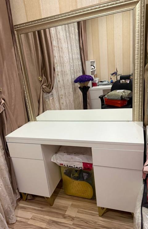 Salon güzgüsü satılır Təzədi. İşlənməyib. Qiyməti 150 manat — 150 ₼ · Bakı · Mebel Salon güzgüsü satılır Təzədi. İşlənməyib. Qiyməti 150 manat — Bakı