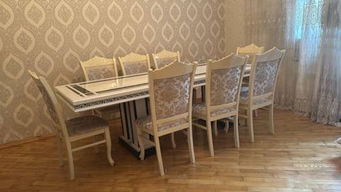 Klassik üslubda yemək otağı dəsti - Dəst: 1 böyük süfrə masası + 8 — 500 ₼ · Баку · Masalar və stullar Klassik üslubda yemək otağı dəsti - Dəst: 1 böyük süfrə masası + 8 — Баку