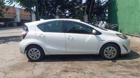 Toyota aqua İcarə günü 35 manat Toyota Aqua hibrid hetçbek təqdim — Баку