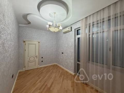 5 otaqlı mənzil, 176 m², İnsaacilar pr — ბინა