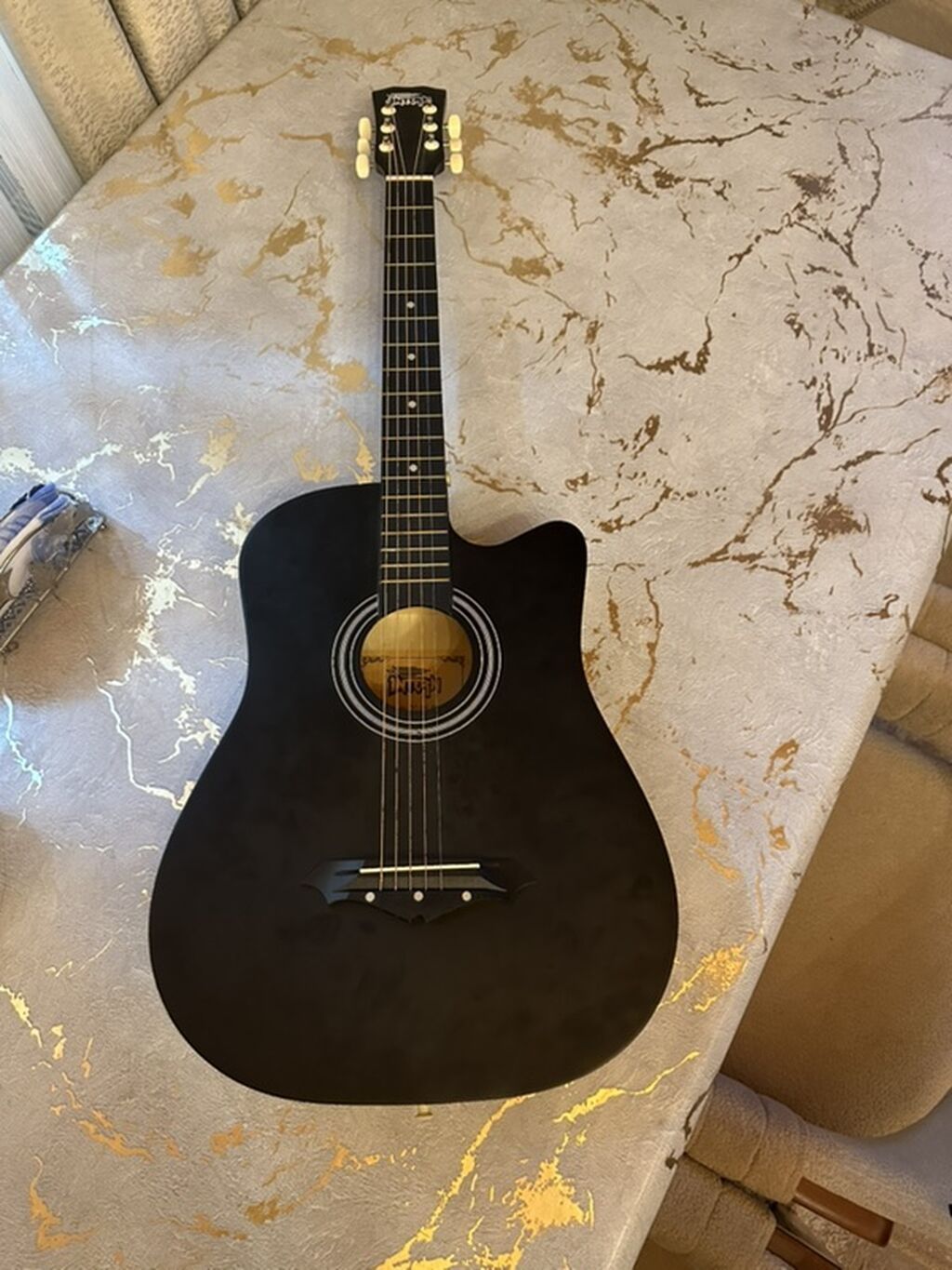 Qara rəngli akustik gitara – cutaway dizaynlı - Korpus: dreadnought — Gitarlar və digər simli alətlər, Masazır