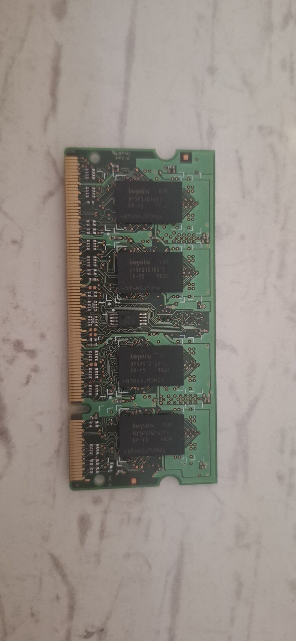 1gb hynix ddr2 ram ideal vəziyyətdədir, işləyir və heç bir problemi
