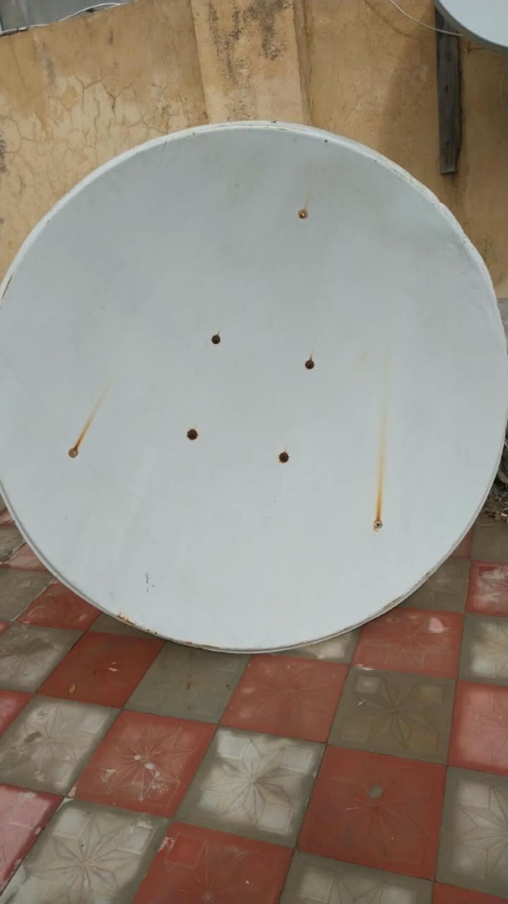 Peyk anteni satılır. Aparatı var. İşlənmişdir