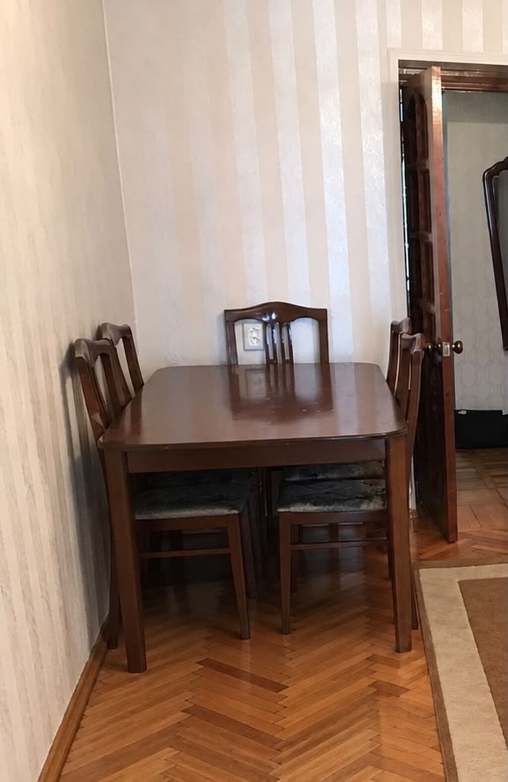 Yaxsi veziyyetdediler. hamisi biryerde 500 manata. tek tekde satilir — Masalar və stullar, Bakı (3)
