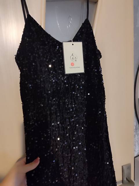 Ziyafət donu, Midi, M — 35 ₼ · Дигях · Axşam paltarları Ziyafət donu, Midi, M — Дигях