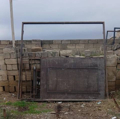 Məhsul: Metal darvaza və karkas - Qiymət: 250₼ - Ölçülər: eni 2.8 m — Bakı
