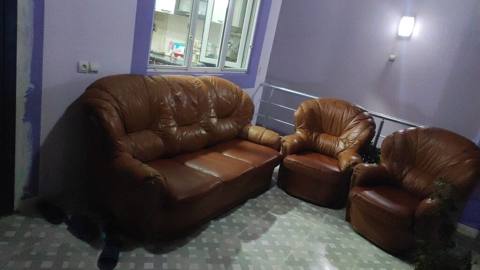 Dəri mebel dəsti – 3 parçadan ibarət: - 3 nəfərlik divan - 2 ədəd — 350 ₼ · Баку · Yumşaq mobilya dəstləri Dəri mebel dəsti – 3 parçadan ibarət: - 3 nəfərlik divan - 2 ədəd — Баку