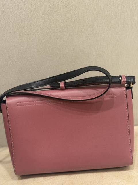Armani Exchange çiyin çantası - Rəng: toz gül (rose) çaları, qara — Баку
