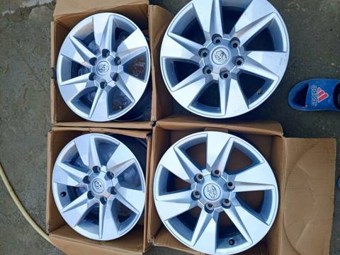 Toyota orijinal yüngül lehimli disk dəsti - Komplekt: 4 ədəd - Rəng — Saray
