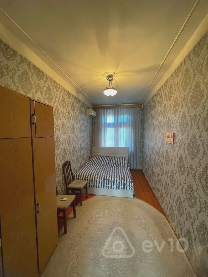 For sale: 2-room apartment (old building), 50 m² — Mənzil, Bakı (5)
