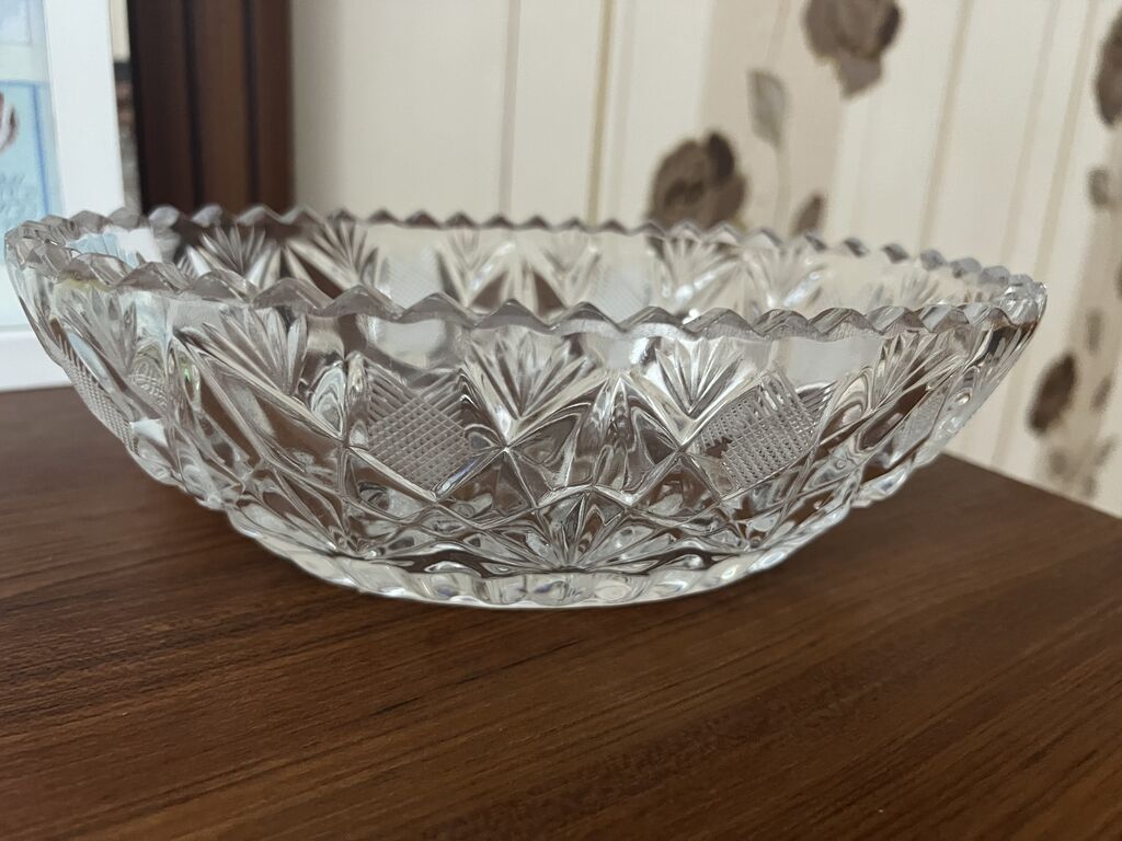 Xrustal konfet qabları-60 manat ikisi birlikdə
