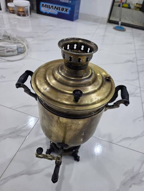 Misin samovar – pirinç gövdəli, klassik kömür/od üçün nəzərdə tutulmuş — Oshxona texnikasi