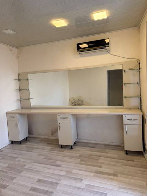 Salon mebeli 180azn. Unvan Bayil NigazSalon üçün geniş güzgü və iş — 180 ₼ · Digah · Salon mebeli Salon mebeli 180azn. Unvan Bayil NigazSalon üçün geniş güzgü və iş — Digah