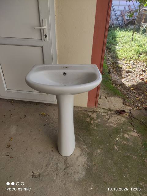 Ayaqlı hamam otağı çanağı (rakovina) satılır. Keramik materialdan — 35 ₼ · Баку · Lavabolar Ayaqlı hamam otağı çanağı (rakovina) satılır. Keramik materialdan — Баку