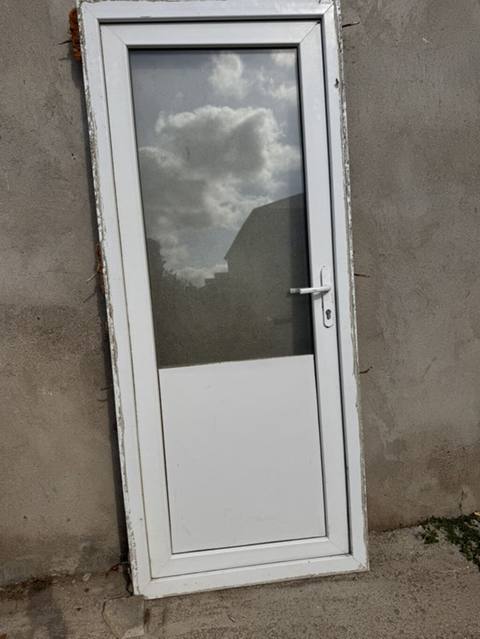 PVC giriş/qəlib qapısı Hündürlük 2 metr; en 85 sm - Material: ağ — Novxanı