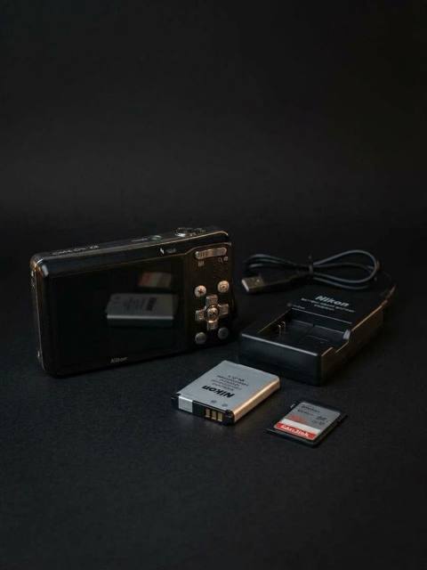 Satılır: Nikon Coolpıx S560 Fotoaparat işlək vəziyyətdədir, şəkil — Баку