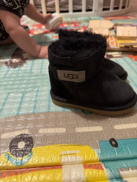 UGG uşaq botları - Brend: UGG - Altlıq: rezin, sürüşməyə qarşı — Баку