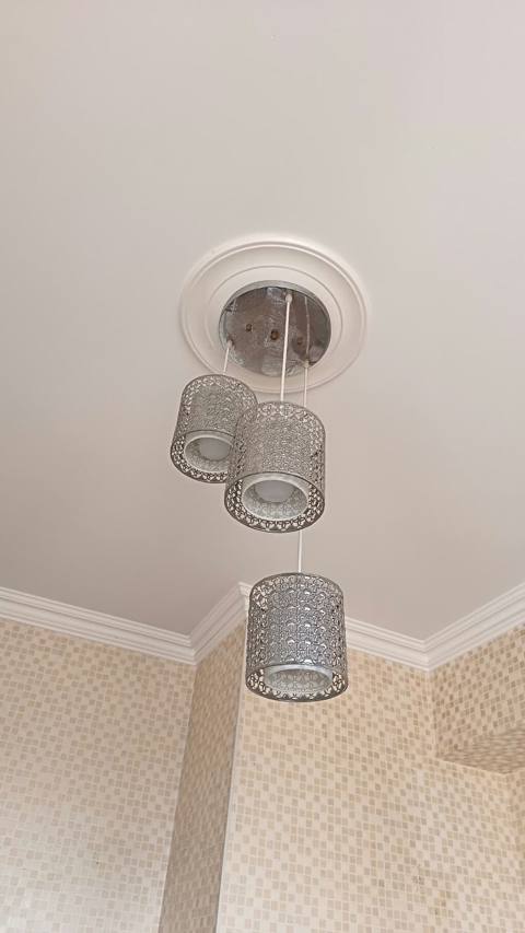 Çılçıraq, 3 lampa, Metal — 25 ₼ · Bakı · Tavan is?qlar? v? cilc?raqlar Çılçıraq, 3 lampa, Metal — Bakı