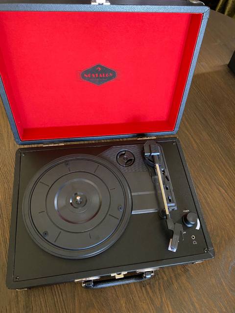 Vinil plastin pleyeri/qramafon Auna PeggySue qara rəngdə, portativ — Баку