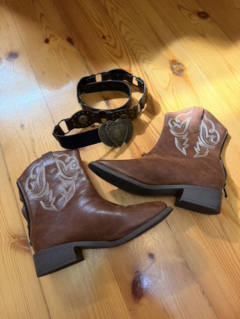 Kovboy çəkmələri + dekorativ kəmər hallowen üçün kavboy olmaq — 15 ₼ · Дигях · Çəkmə Kovboy çəkmələri + dekorativ kəmər hallowen üçün kavboy olmaq — Дигях