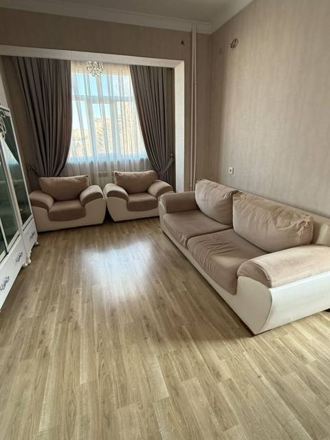 Divan kreslo desti satilir 200azn. Unvan Hezi Aslanov Nigaz — Baku