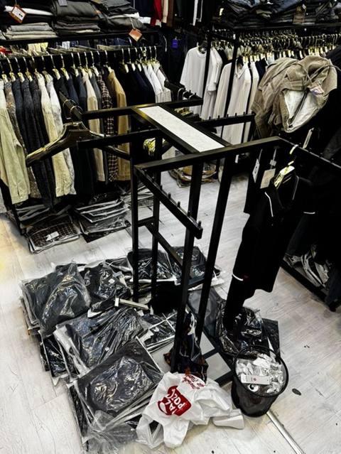 Vitrin vesilka demiri .salvarda asmaq olur.3 ededdi. 3 molun — 50 ₼ · Masazır · Vitrini Vitrin vesilka demiri .salvarda asmaq olur.3 ededdi. 3 molun — Masazır