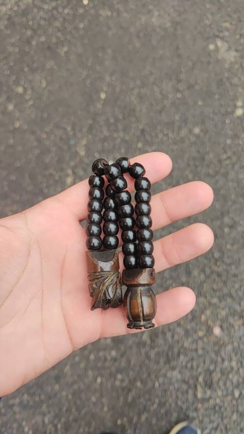 Əl işi Xırda deneli ebonit təsbeh — 35 ₼ · Baku · Uca bilərziklər Əl işi Xırda deneli ebonit təsbeh — Baku