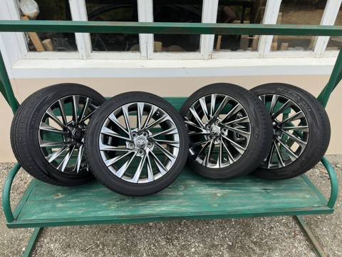 Toyota orijinal yüngül lehimli disk və təkər komplekti 225.45.17 — Көліктер