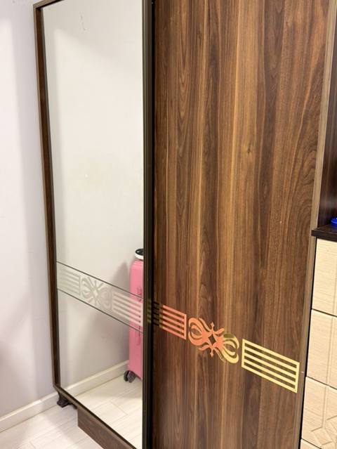 Sürgülü qarderob dolabı - Material: ağac teksturalı laminat, tünd qoz — Баку