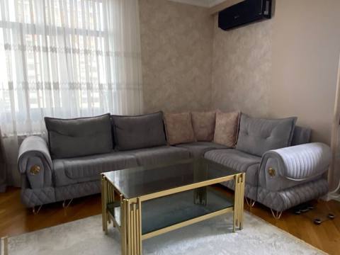 Künc divan 499 azn jurnalnı ayrı 150 azn satılır açılır, bazası var — Mebel
