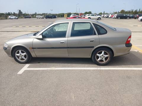 Opel Vectra sedan kuzovlu minik avtomobil. Rəngi qızılı-bej — 4 900 ₼ · Баку · Avtomobillər Opel Vectra sedan kuzovlu minik avtomobil. Rəngi qızılı-bej — Баку