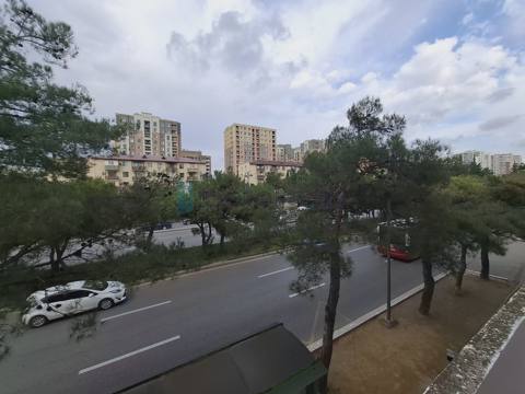 Satılır: 3 Otaq, Köhnə tikili, Nizami r., 8-ci km q., 80.00 m² — Tofiq — Пәтер