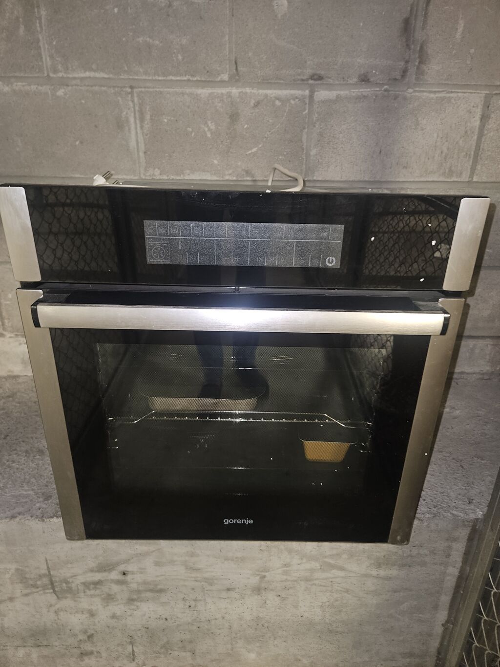 Gorenje markalı ankastre soba satılır. Qara şüşə ön panel və