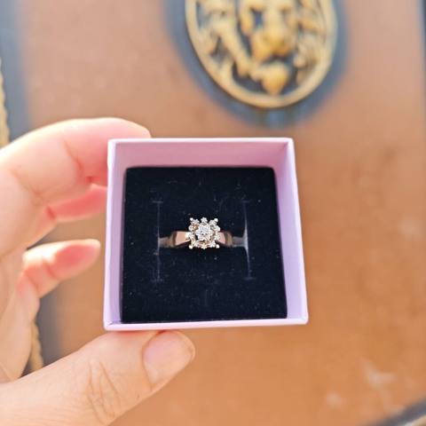 Üzük, Sarı qızıl, 585 Əyar, Brilyant, 0-0.25 Karat — 450 ₼ · Bakı · Üzüklər Üzük, Sarı qızıl, 585 Əyar, Brilyant, 0-0.25 Karat — Bakı