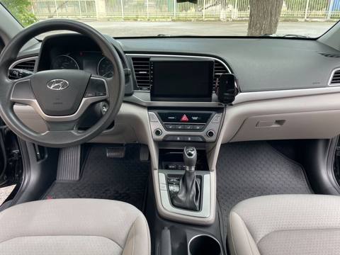 Hyundai Elantra: 0.2 l 2016 il Sedan — 20 800 ₼ · 2016 · 245 000 km · Баку · Avtomobillər Hyundai Elantra: 0.2 l 2016 il Sedan — Баку