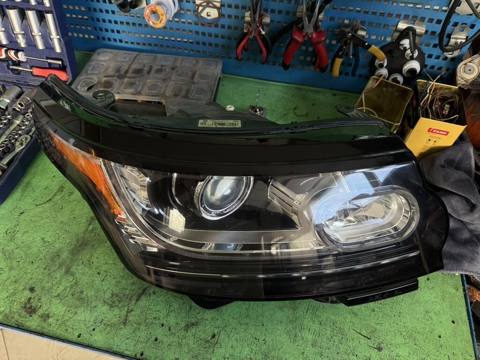 Sağ, Yaxın və uzaq vuran işıqlar Land Rover, Orijinal, İşlənmiş — 200 ₼ · Баку · Avtomobil işığı Sağ, Yaxın və uzaq vuran işıqlar Land Rover, Orijinal, İşlənmiş — Баку