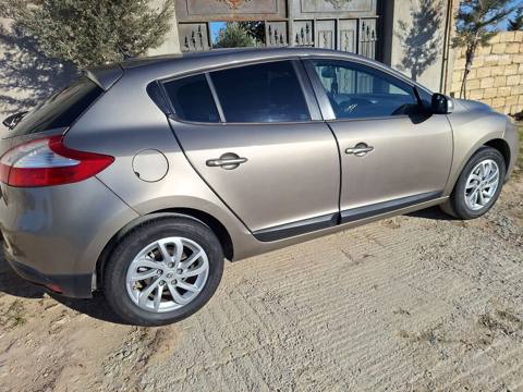 Minik avtomobili, Bakı - 4 Oturacaq — 2 ₼ · Baku · Taksi xidmətləri Minik avtomobili, Bakı - 4 Oturacaq — Baku