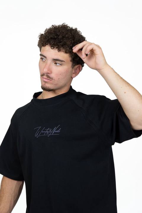 Qara qısaqol unisex t‑şört - Rəng: qara - Ön hissə: sinədə — Baku